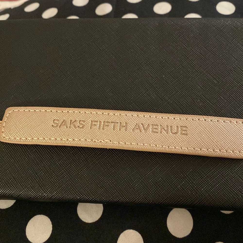 Saks Fifth avenue large wallet 🖤